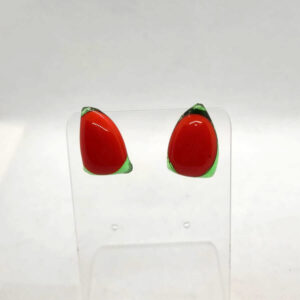 aros vitrofusión botón rojo intenso triángulo con fondo verde.